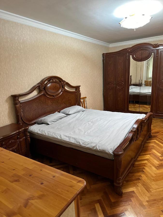 Апартаменты У Парка Голубые Купола И Цум Apartments At Blue Dome Park Tasken Kültér fotó